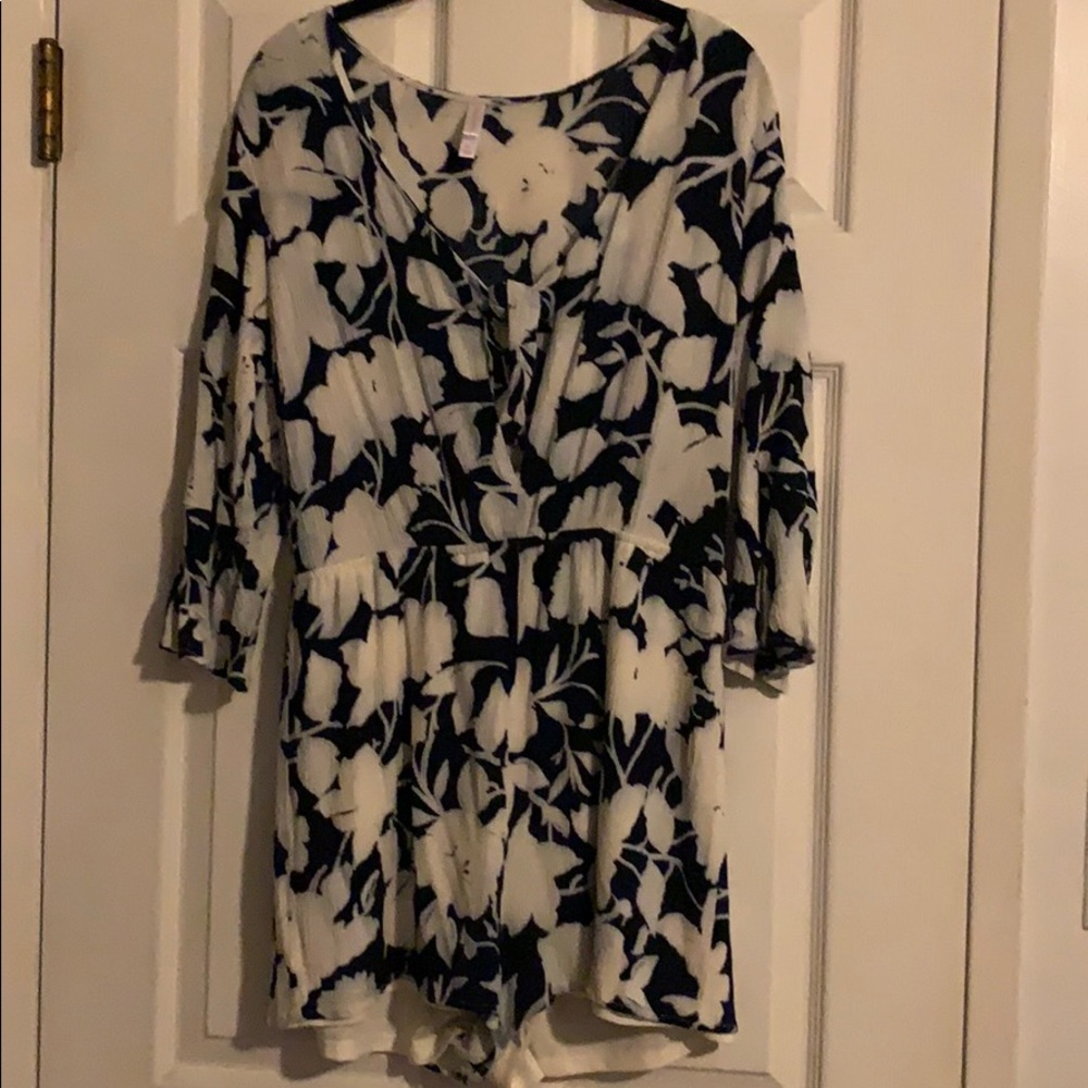 Navy & Cream Floral Romper, Sz Medium